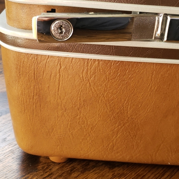 Welcome, Please Look Around - Picture 3 of 6